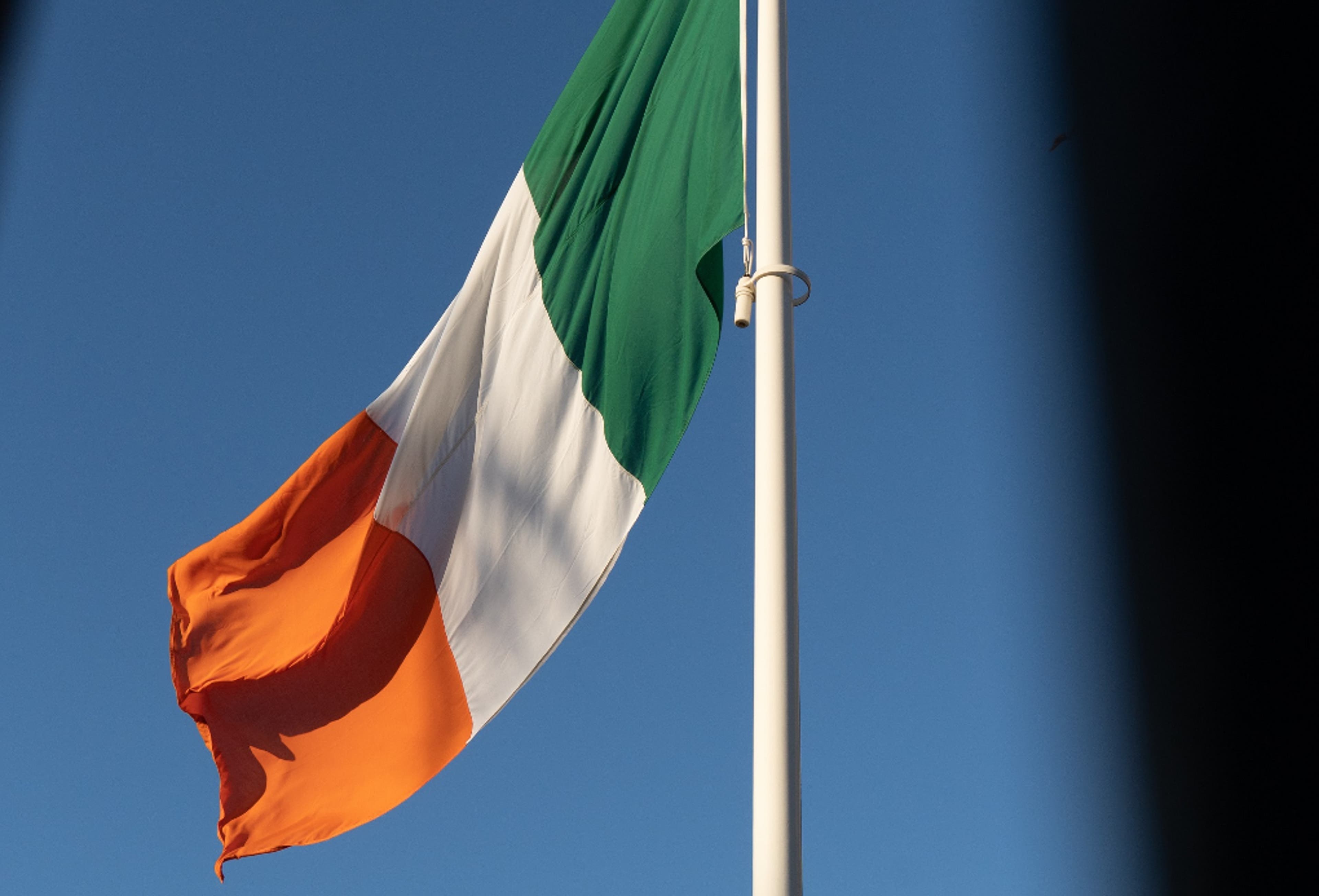 Irish_flag_alejandro-luengo-r5CuZVeqZ-w-unsplash.png