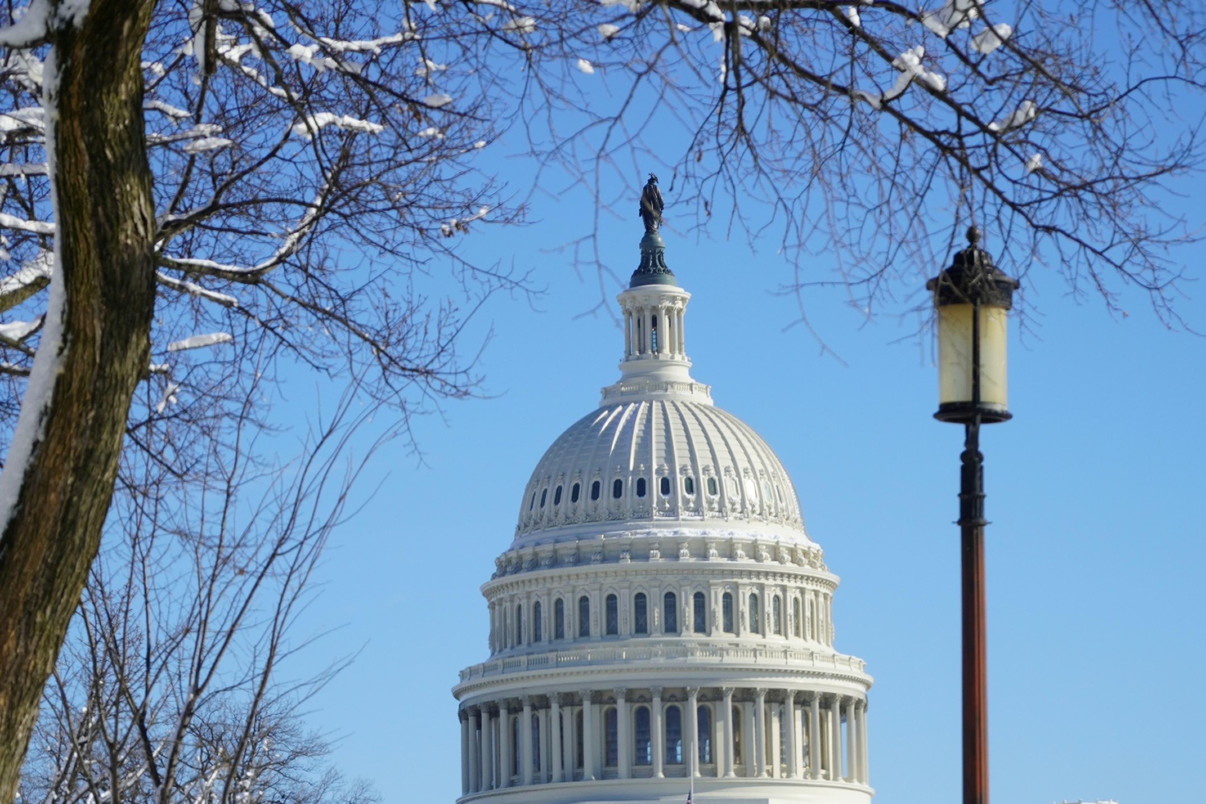 snowy-capitol-building-top-US-052124.jpg