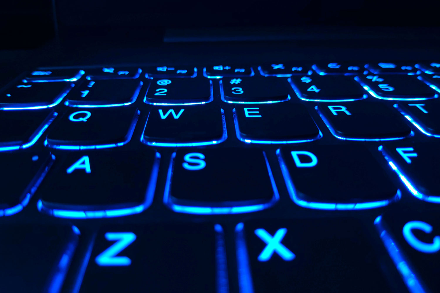 keyboard-blue-backlit-data-loss-0009.jpg