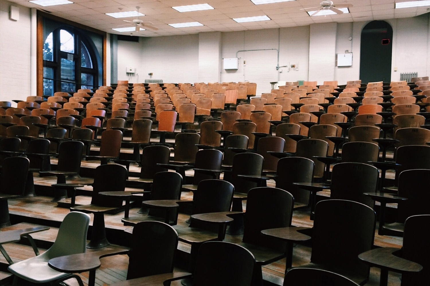 college-lecture-hall-empty-education-12424.jpg
