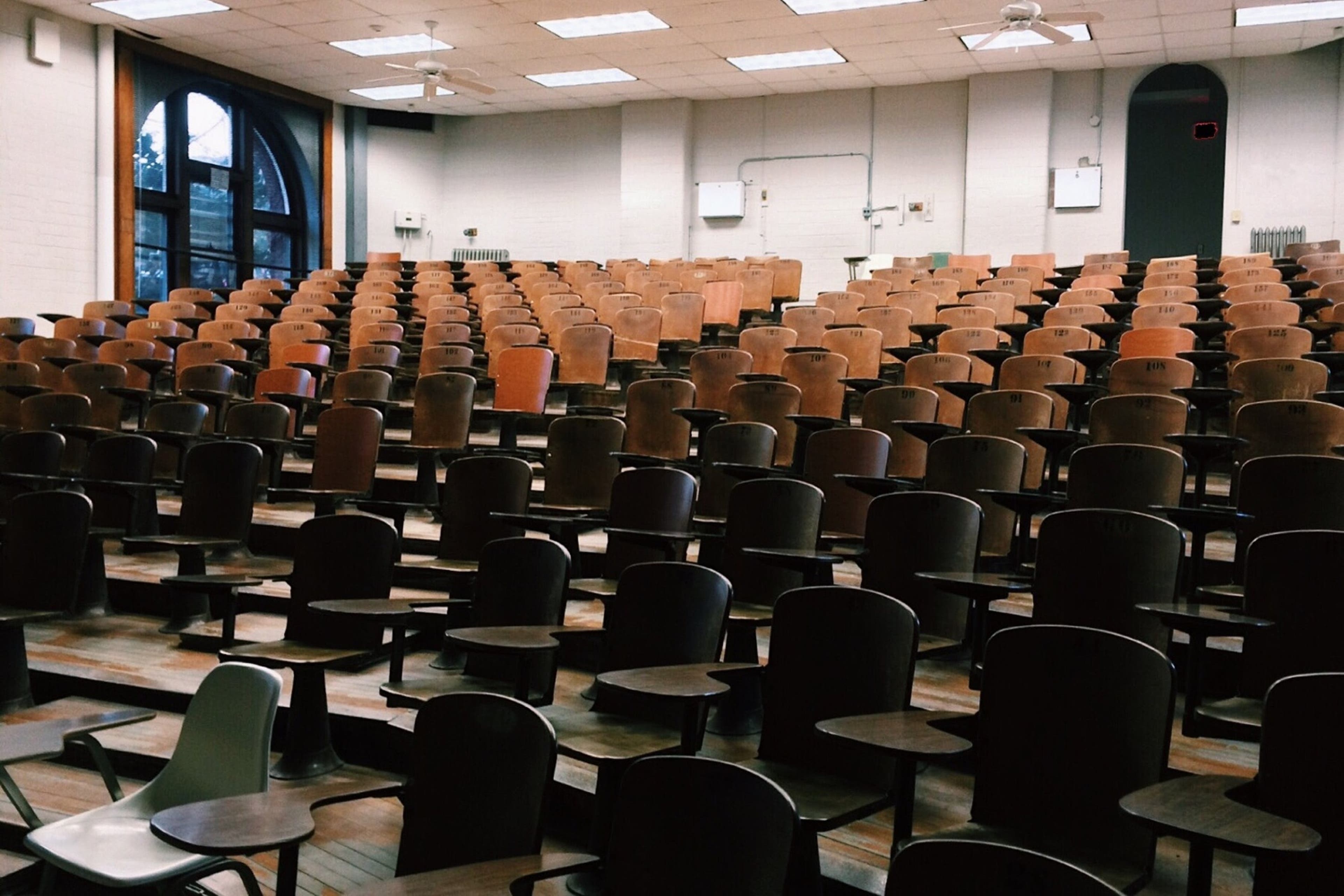 college-lecture-hall-empty-education-12424.jpg