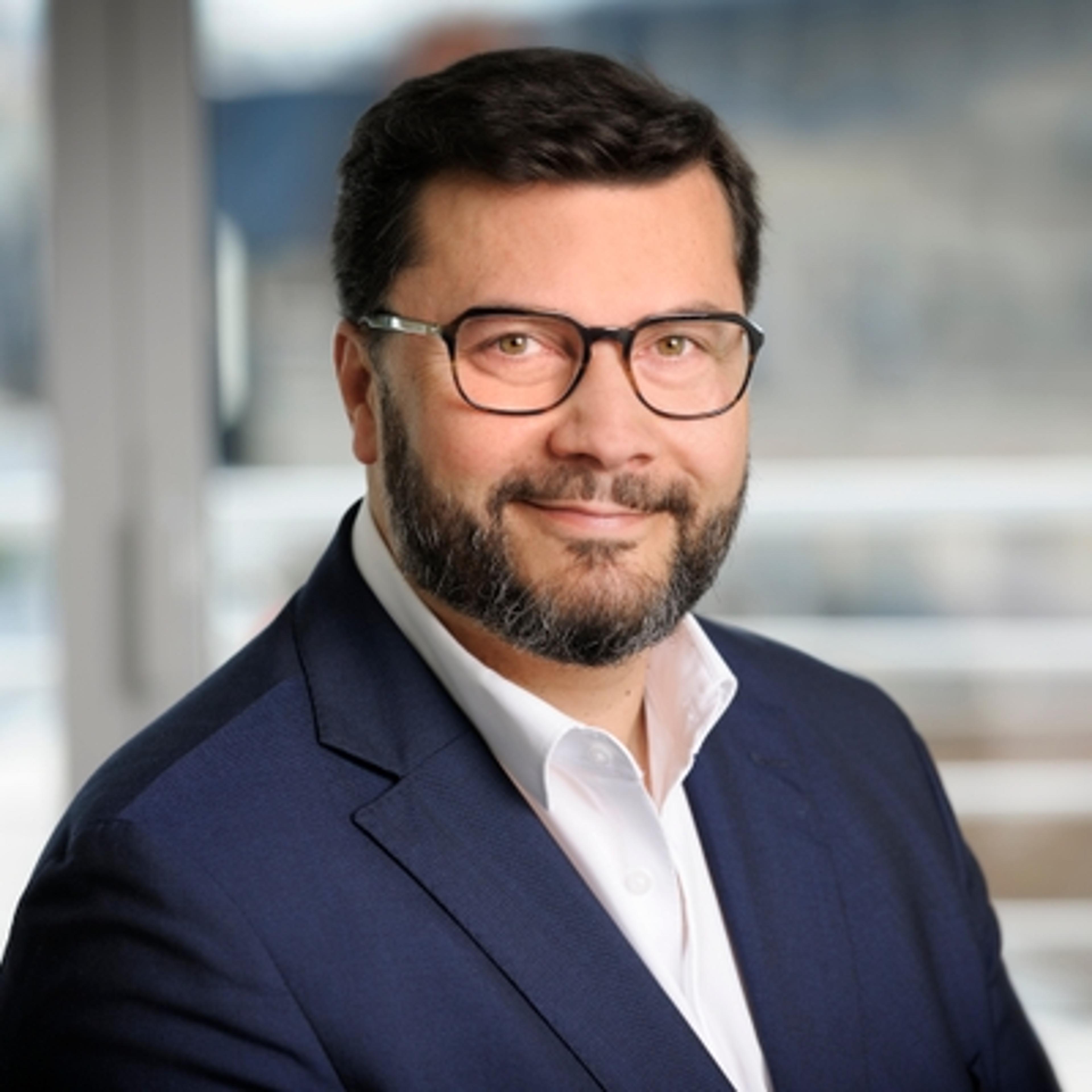 headshot of Etienne Drouard