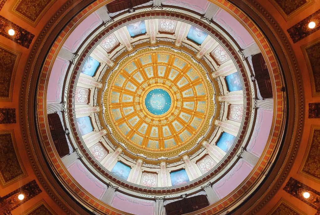 Michigan-capitol-building-ceiling-US.jpg