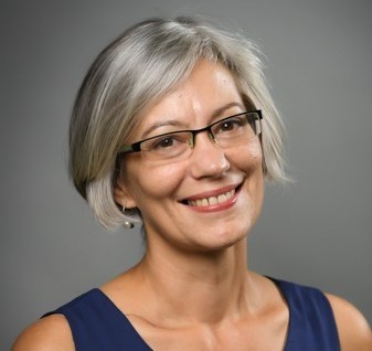 headshot of Robyn Mace