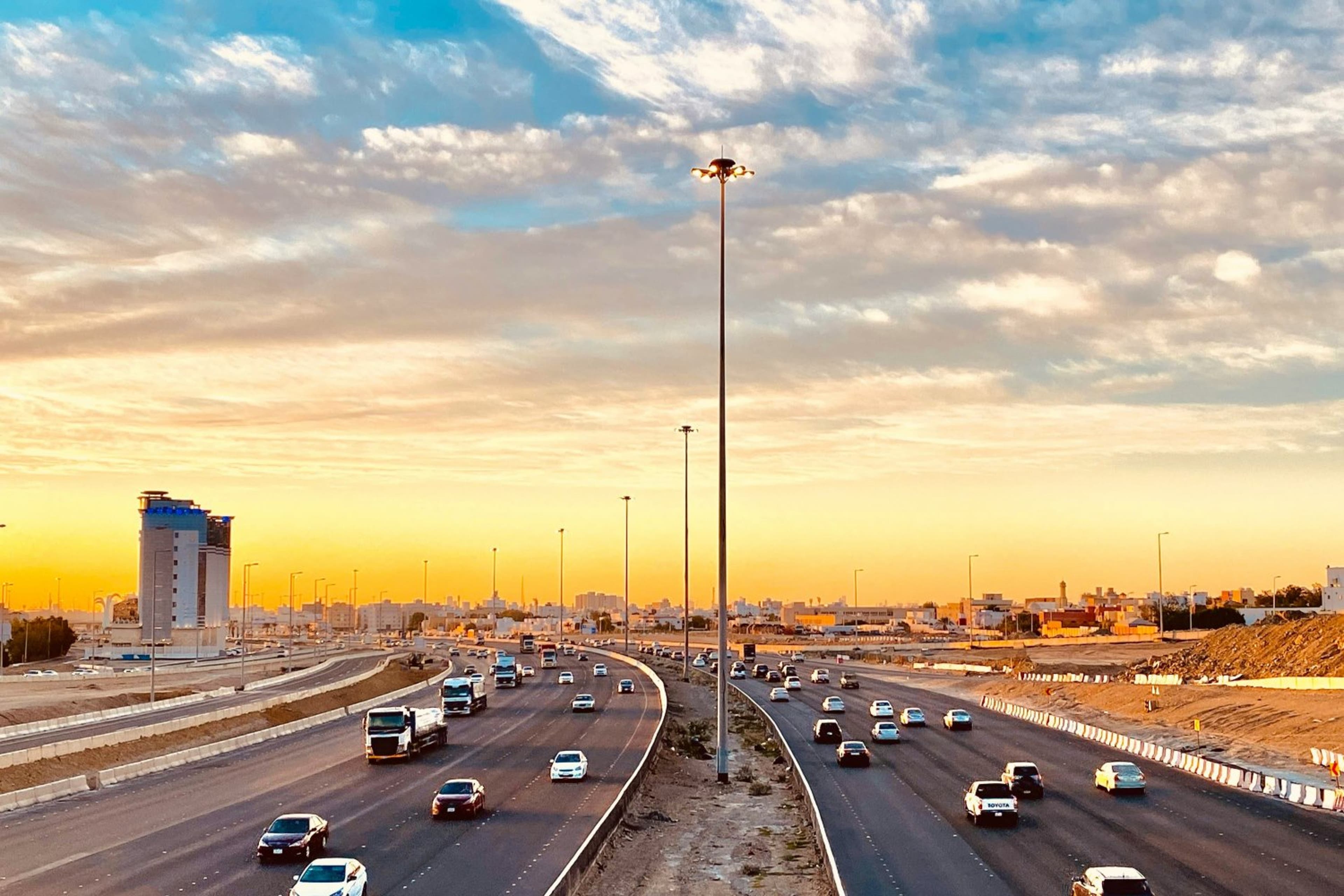 saudi-arabia-highway-sunset-middleeast-092425.jpg