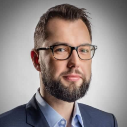 headshot of Marcin Czarnecki