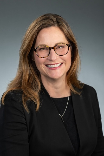 headshot of Nikole Davenport