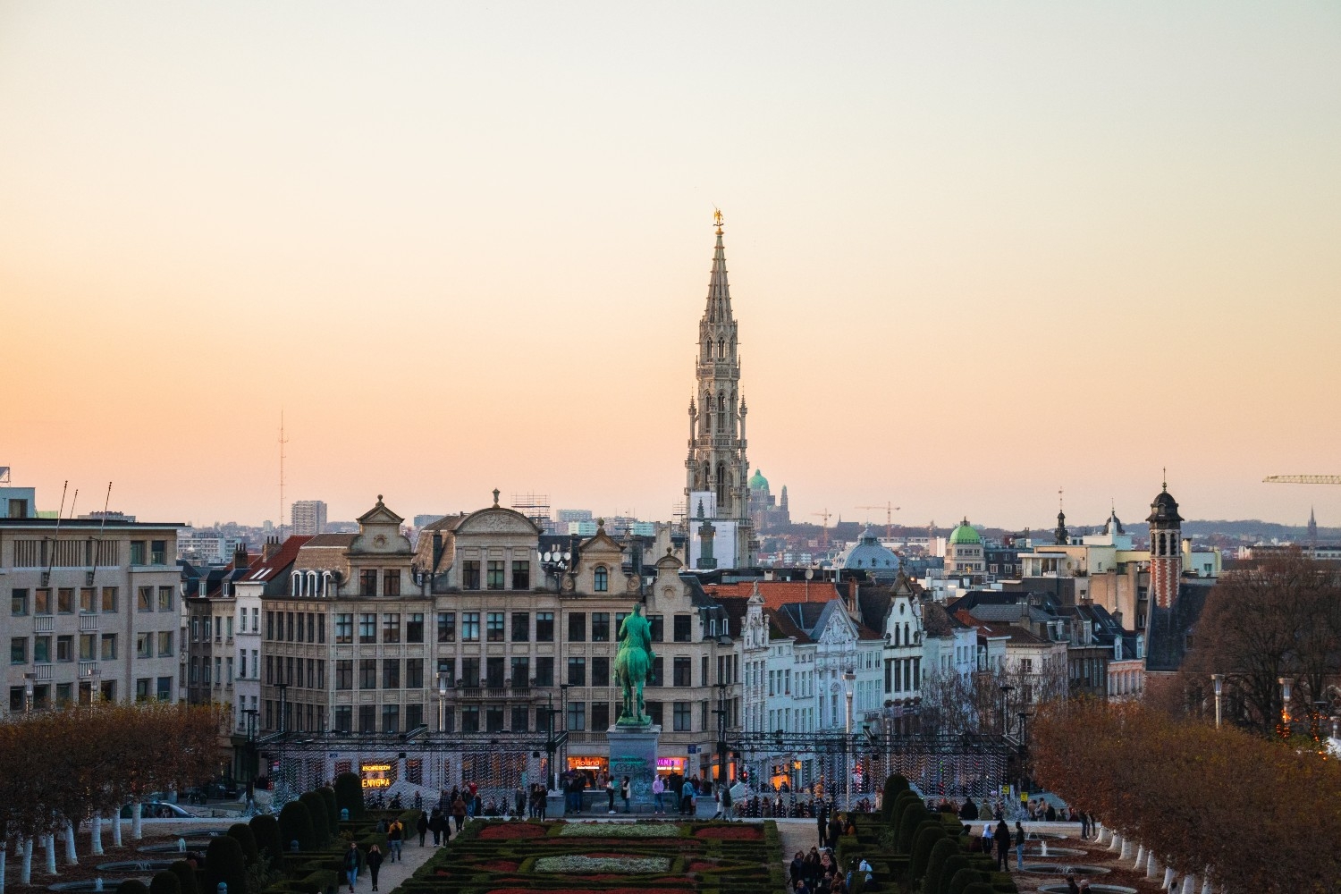 Brussels-parkdecinquantaire-atdawn-EU-111723.jpg