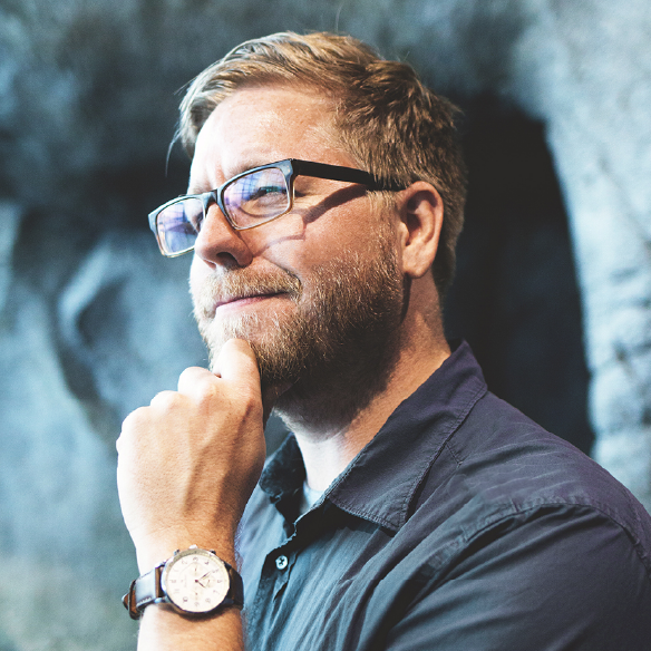 Portrait of artist Justin Van Genderen