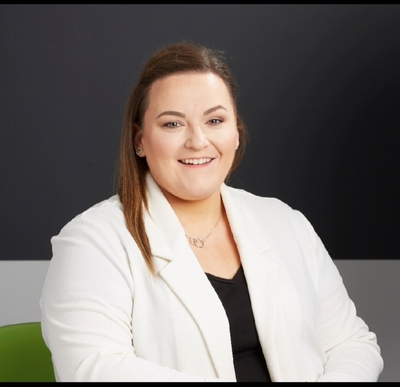 headshot of Lisa Clarke