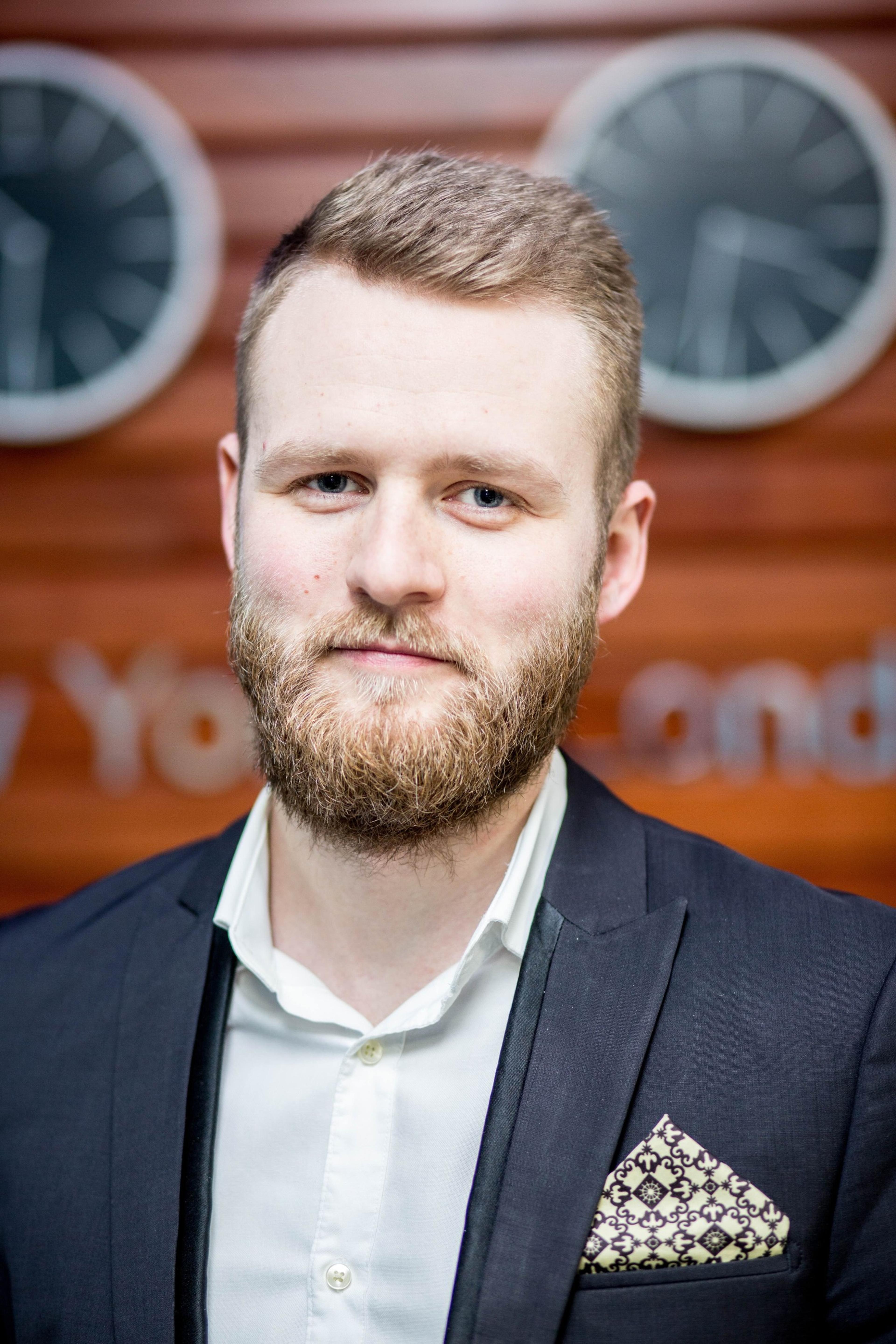 headshot of Arsen Kulyk