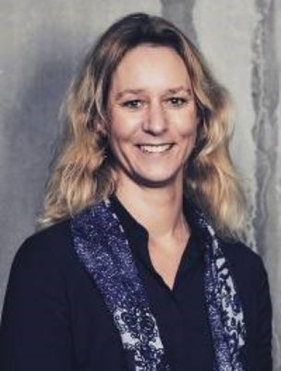 headshot of Kirsten van der Zwan