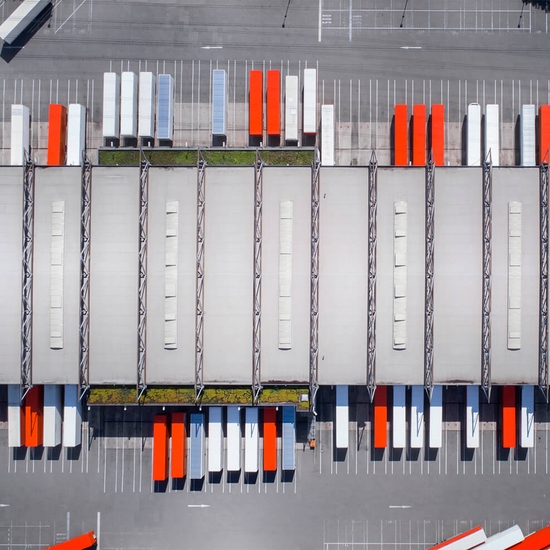 Streamline your distribution with cross-dock solutions image