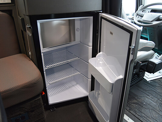 2022 Volvo 860 refrigerator