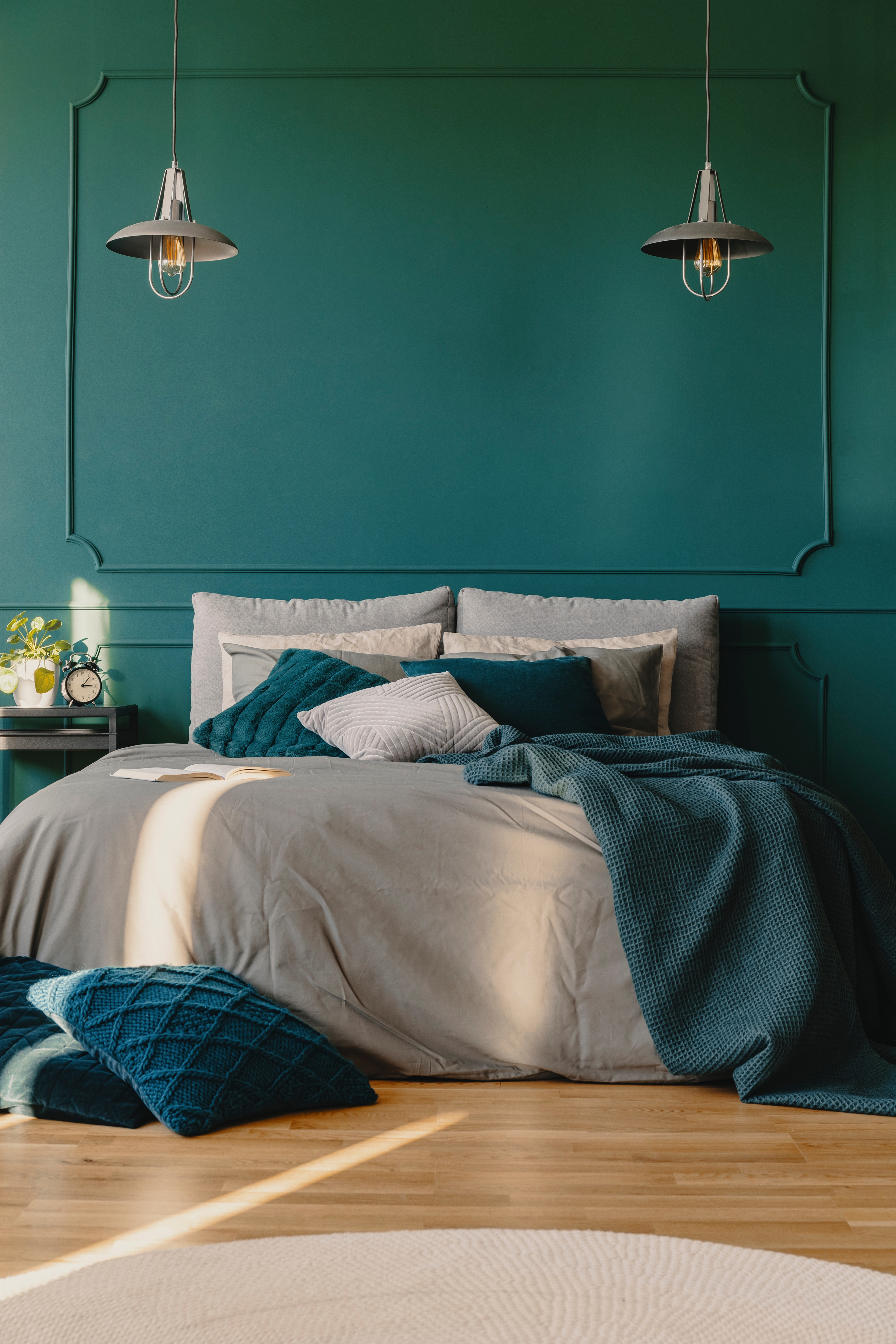 King vs Queen Bed Size: What's The Difference?