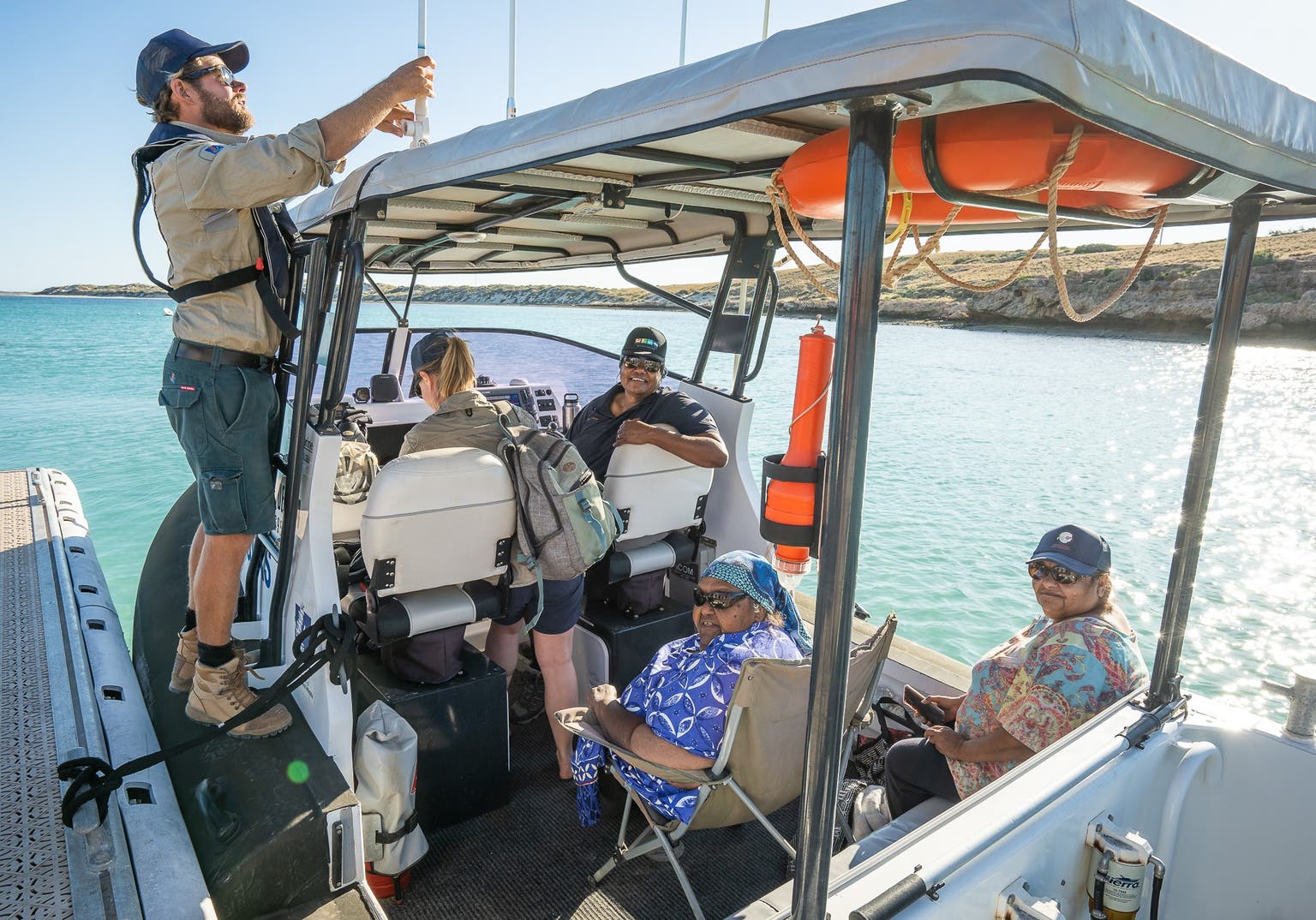 Ningaloo_mapping_with_traditional_owners_©Joel_Johnsson_and_DBCA_Courtesy_of_Great_Barrier_Reef_Foundation.jpg