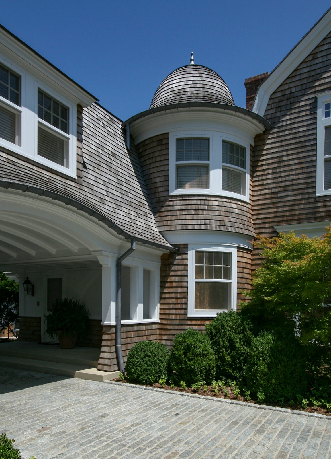 watermill home by peter schulte architect driveway