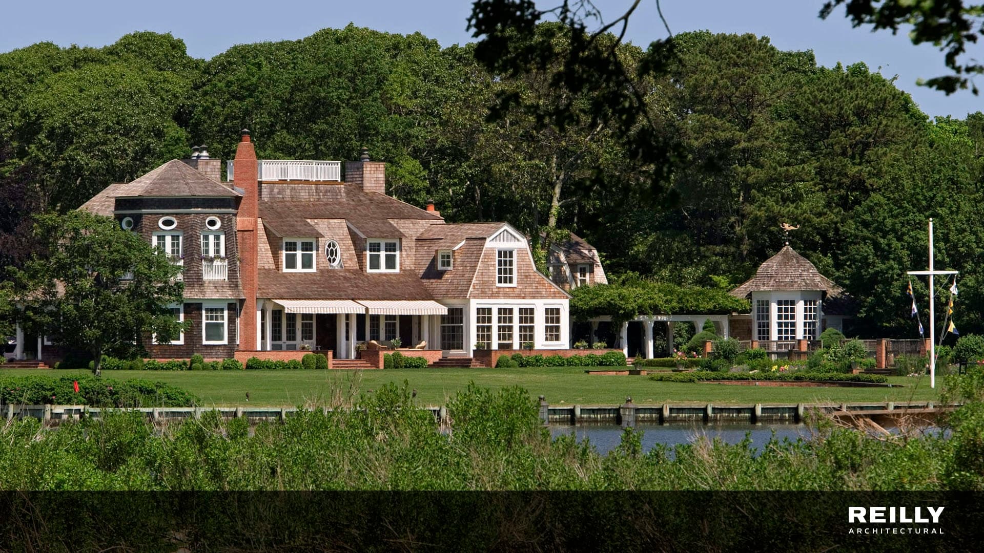 A traditional hamptons home in New York