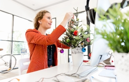 HOW TO MAKE YOUR OFFICE SPACE MERRY & BRIGHT >