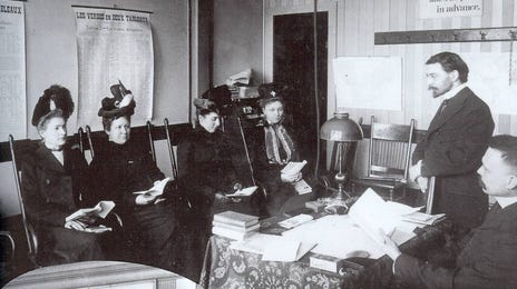 Old photograph of women learning with the Berlitz Method