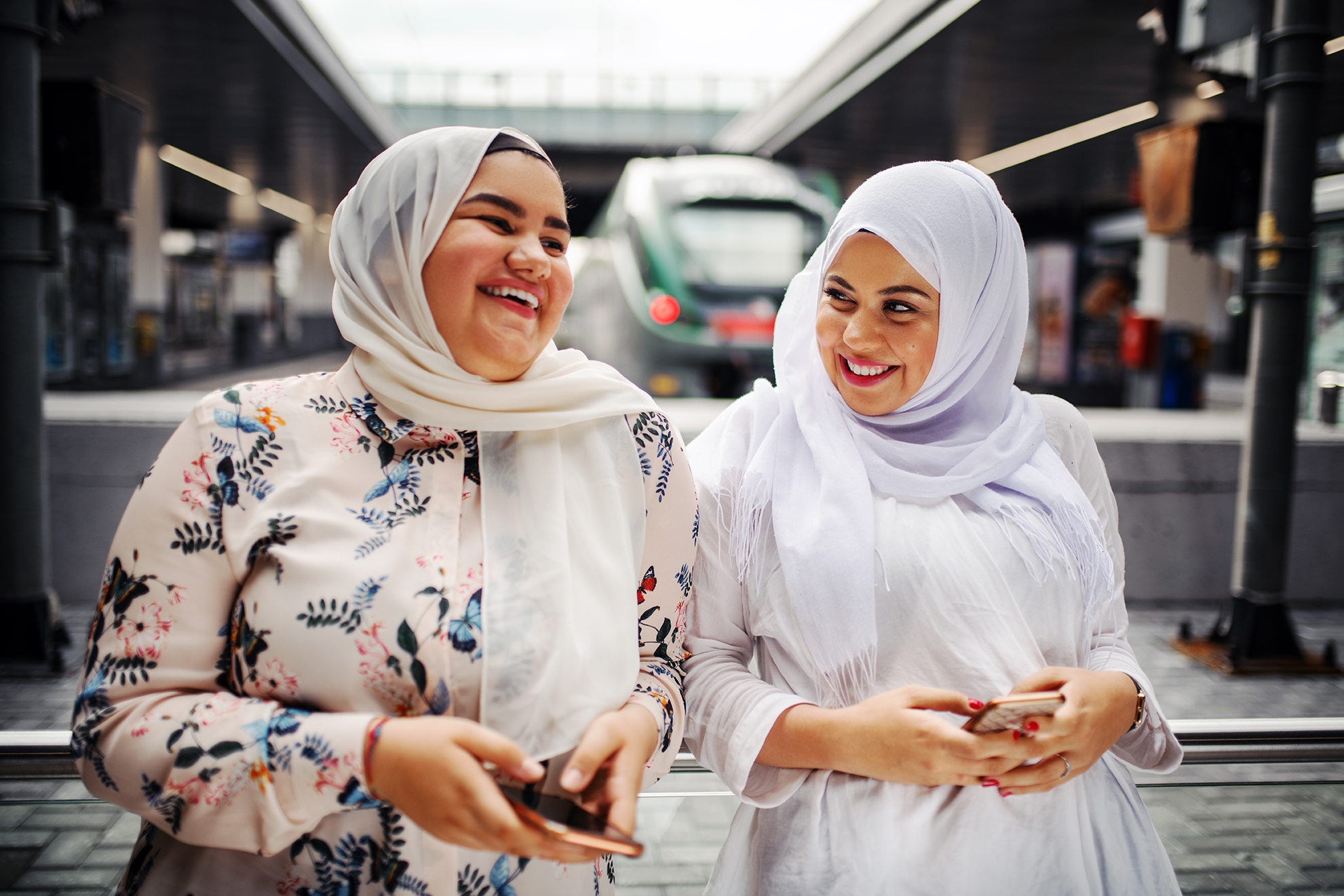 Women talking to each other and laughing after their language class with Berlitz France