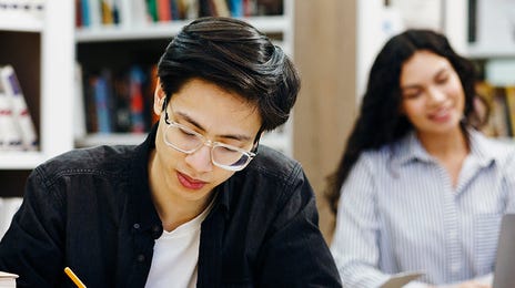 Students at their table making notes during a Linguaskill preparation course with Berlitz France