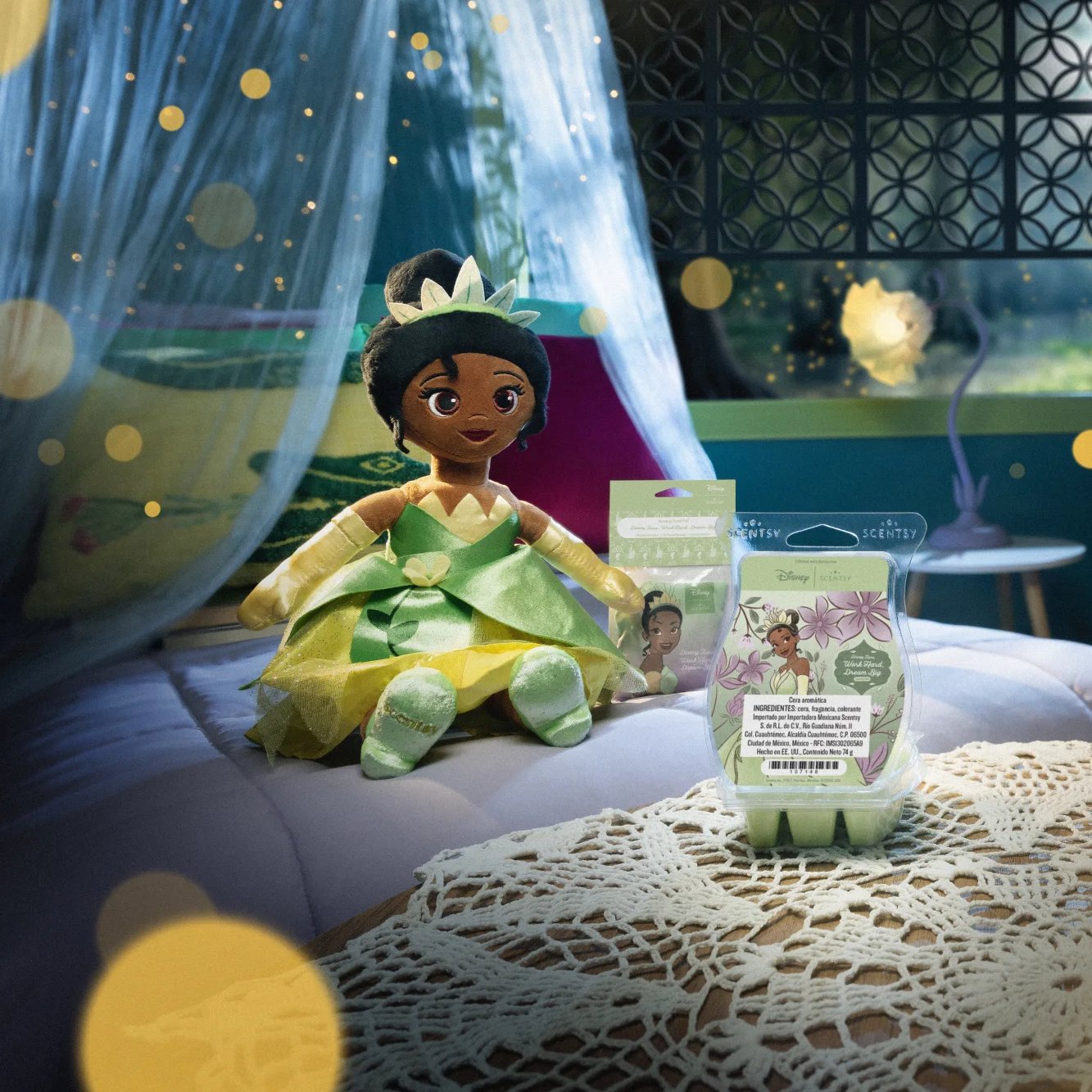 Los productos de la Colección Tiana de Disney se exhiben en un dormitorio.