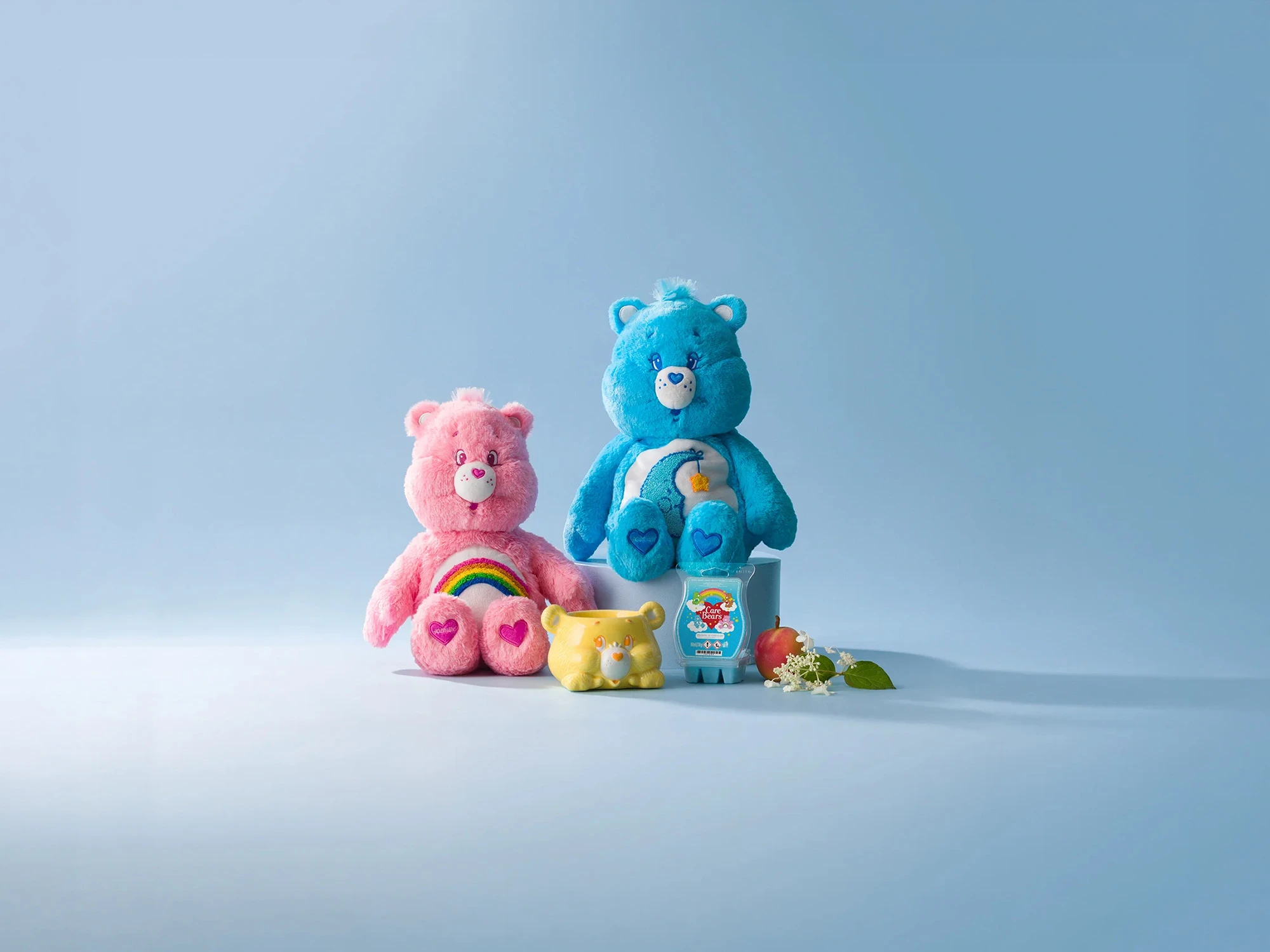 Die Kollektion Care Bears ist auf einer Wolke ausgestellt.