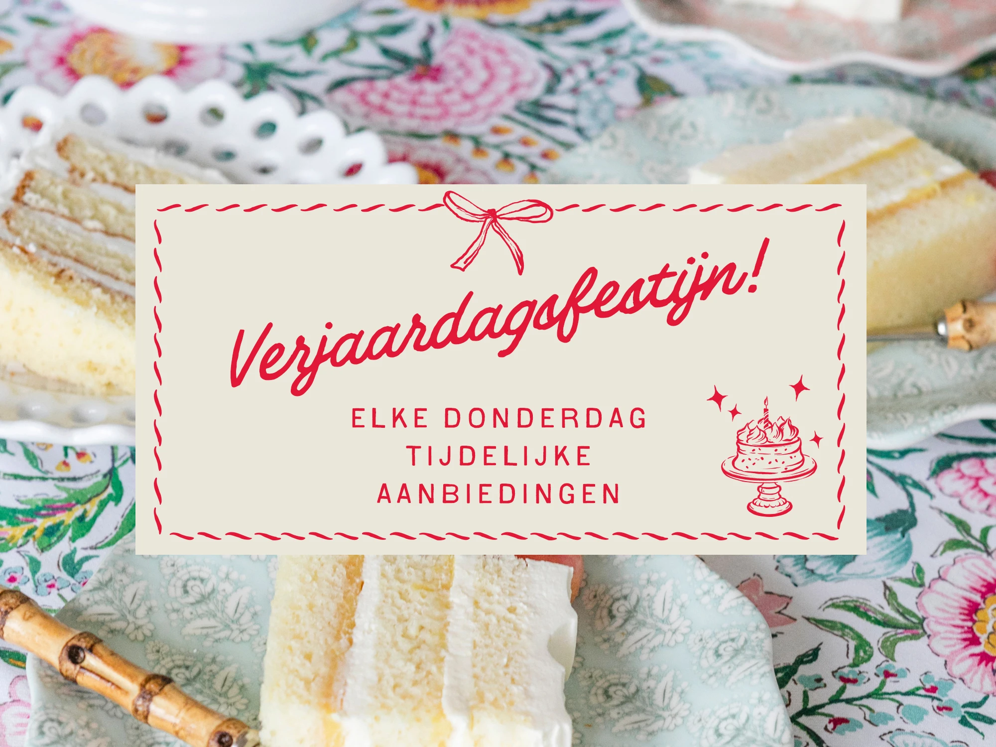 Op een afbeelding van stukjes taart op borden staat tekst in uitnodigings-stijl met de tekst: ‘Verjaardagsfestijn! Iedere donderdag. Tijdelijke deals.’
