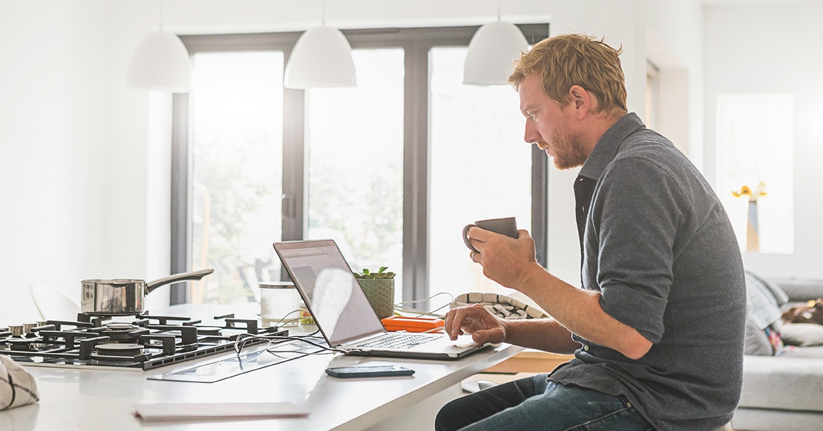 Man using 8x8 analytics and AI tools to help manage remote workers during a business disruption.