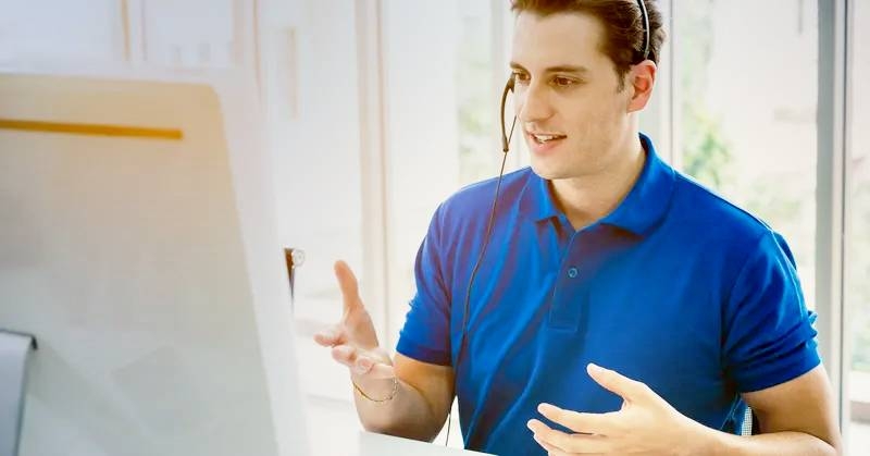 Call center agent using a progressive dialer to reach customers