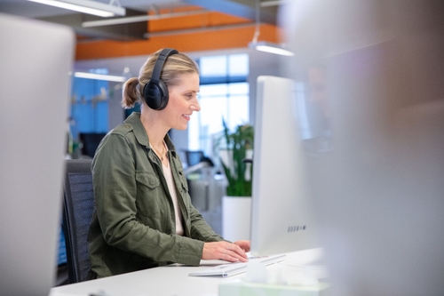 A customer support agent using a call center solution with a preview dialer