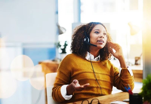 Sales representative using predictive dialer to connect with prospects