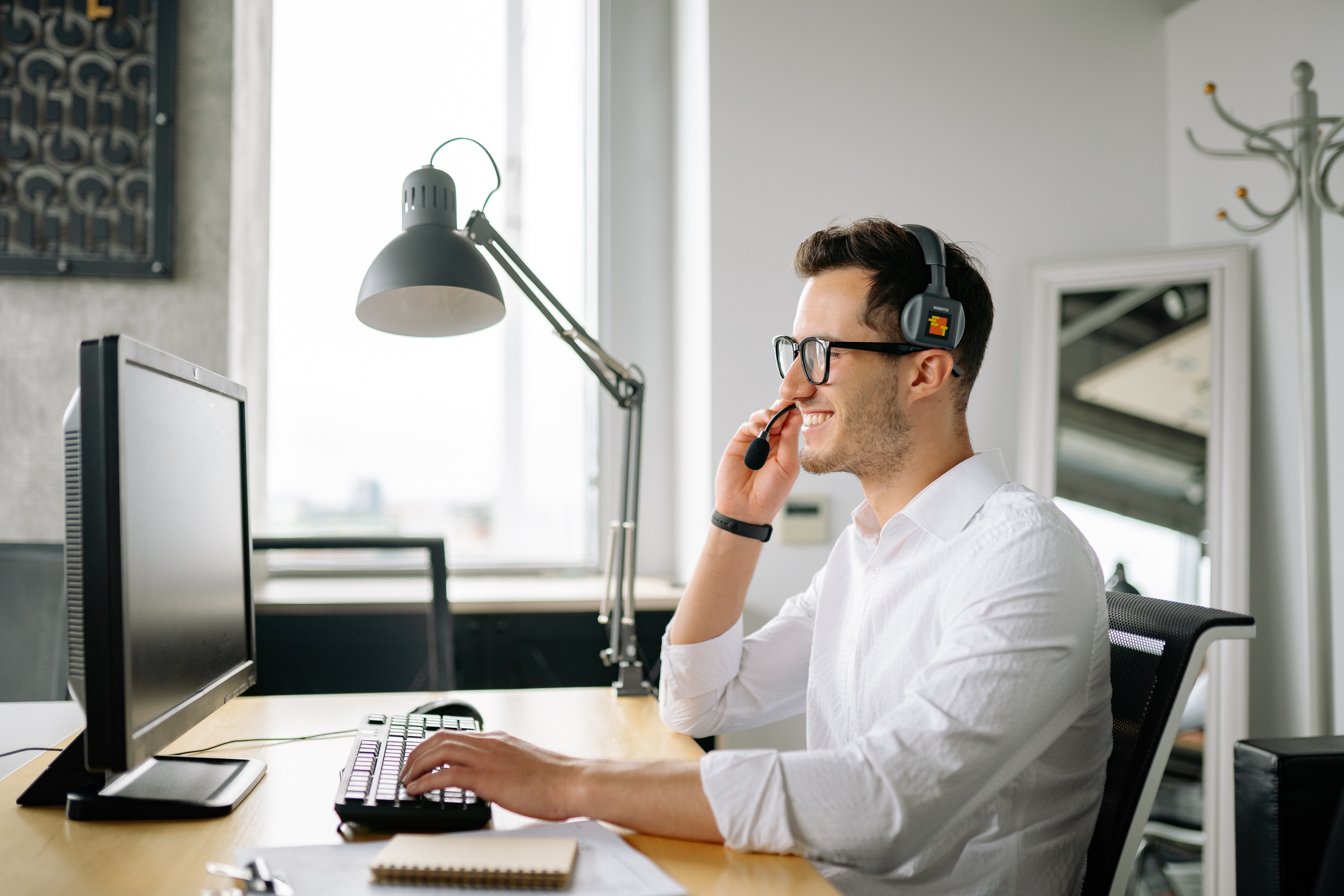 customer-support-AI.jpg