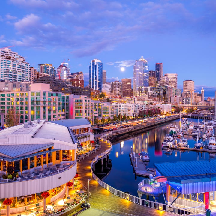Seattle_Downtown_at_Night.jpg