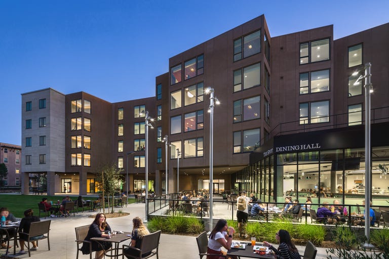 University-of-La-Verne_Citrus-Courtyard.png