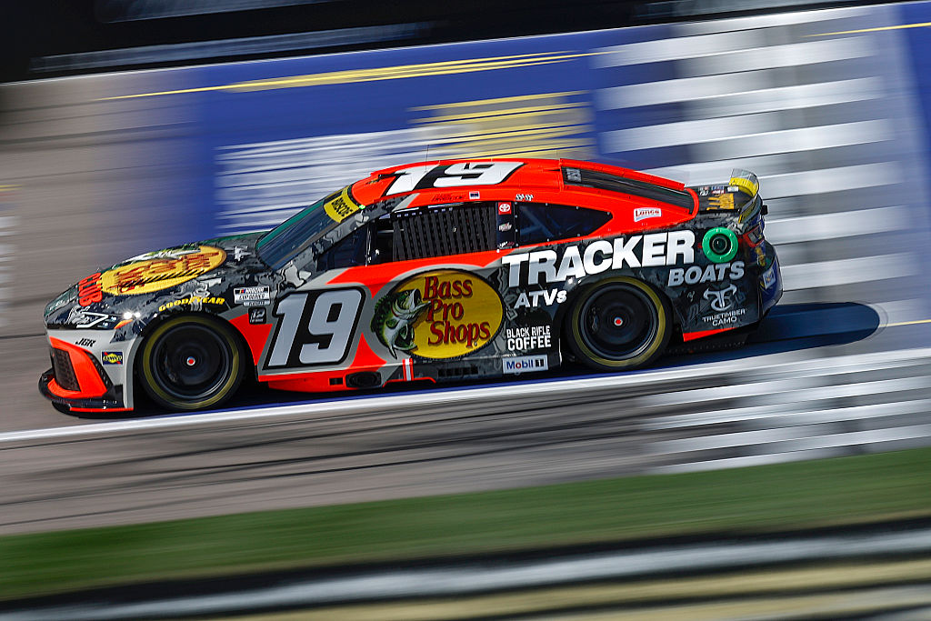 Briscoe knocks out another pole with Kansas flier