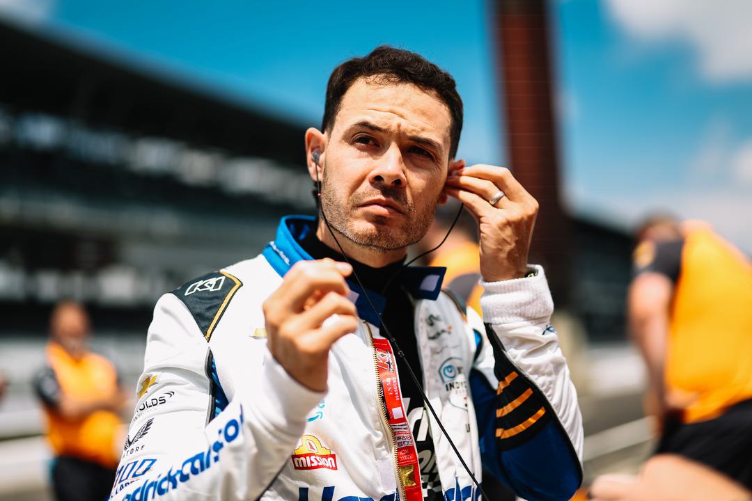 Gordon adamant Larson 'is going to be here' for start of Coke 600