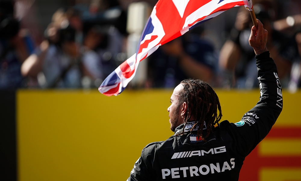 Wolff defends Hamilton's driving style