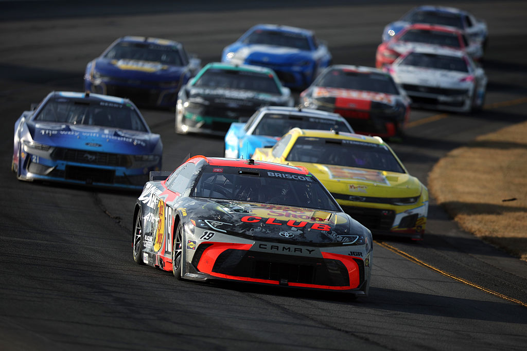 Briscoe overcomes pit error to win for JGR at Pocono