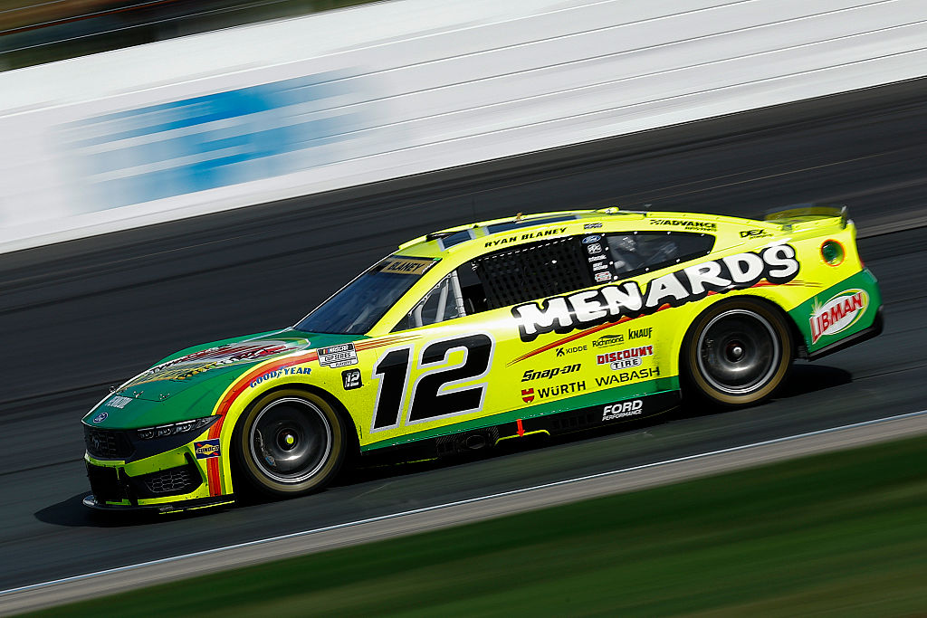 Blaney blows tire in Kansas practice