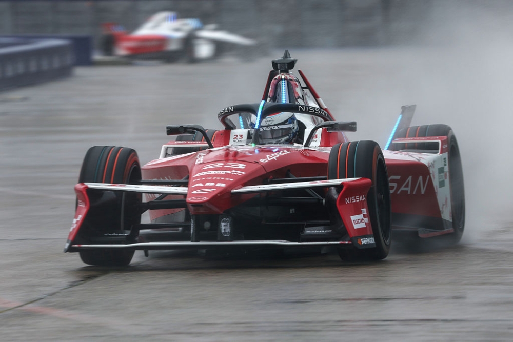 Rowland's hopes of early title clinch dented by Berlin grid penalty