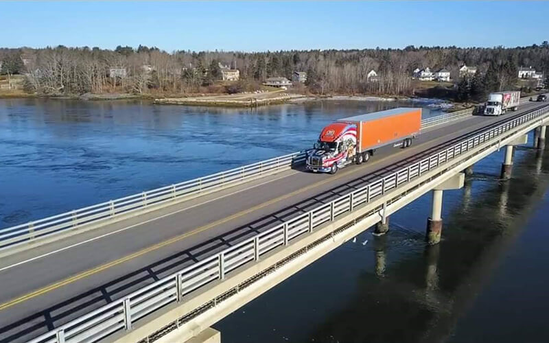 Schneider Ride of Pride truck leads Wreaths Across America convoy