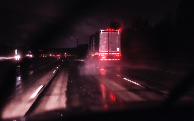 5 Tips to Stay Safe While Driving at Night