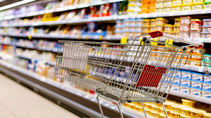 Empty shopping cart at the supermarket