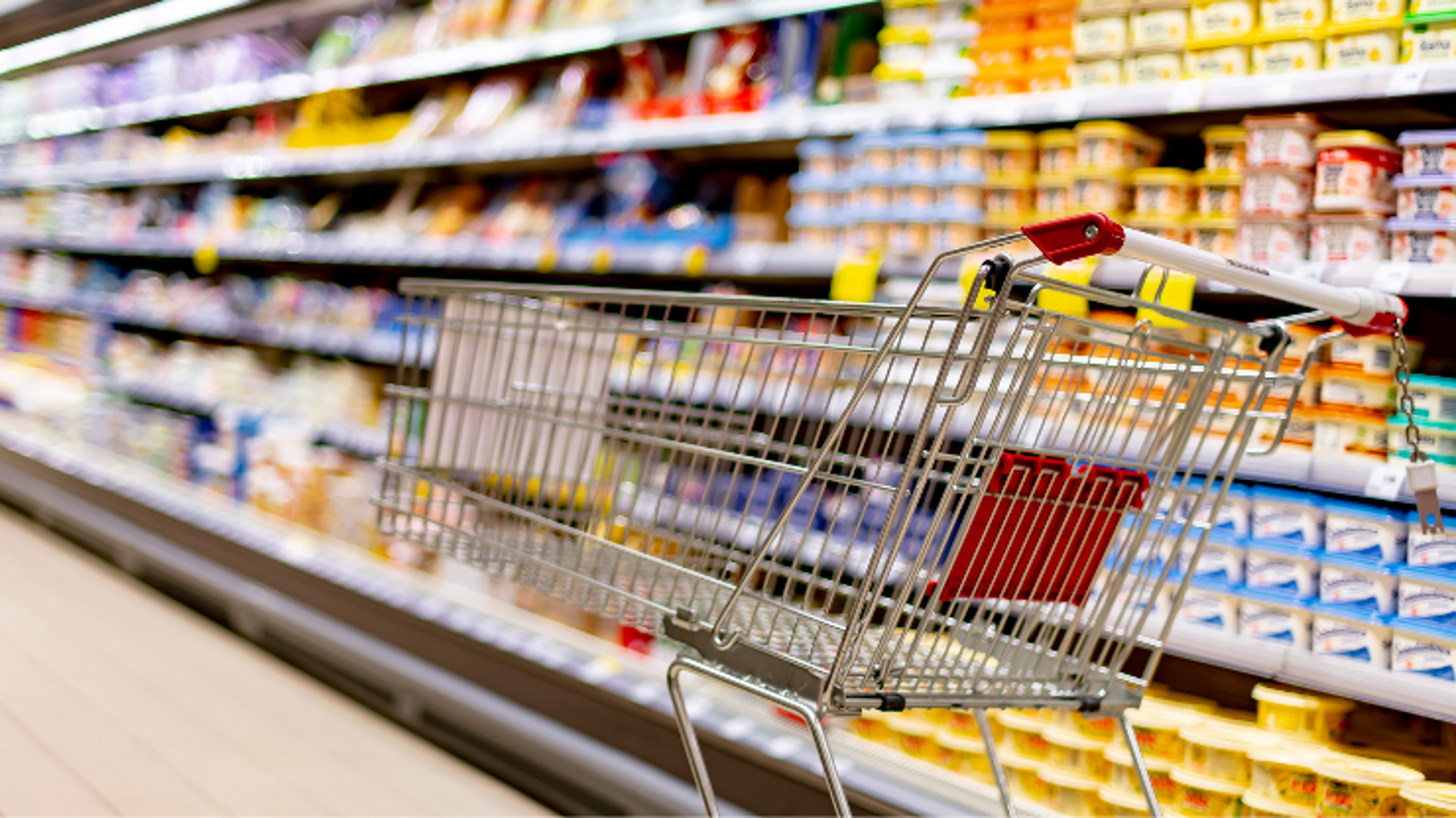 Empty shopping cart at the supermarket