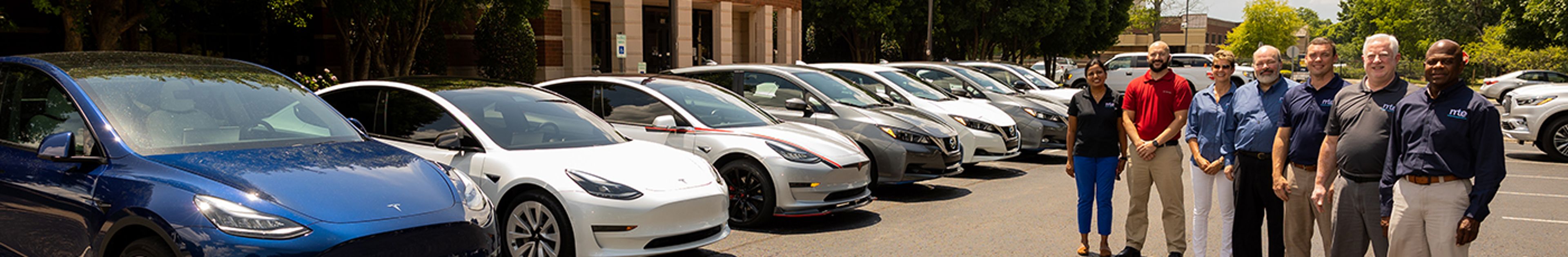 Electric vehicles parked together, group photograph to the right