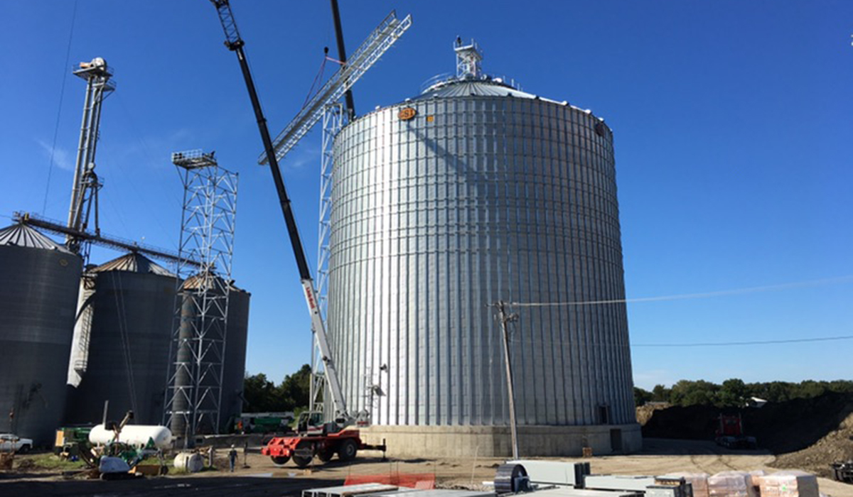 Grain storage bin