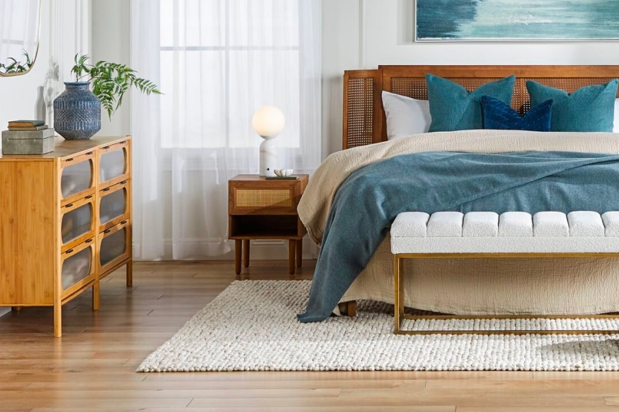How to Choose an Area Rug for Your Bedroom