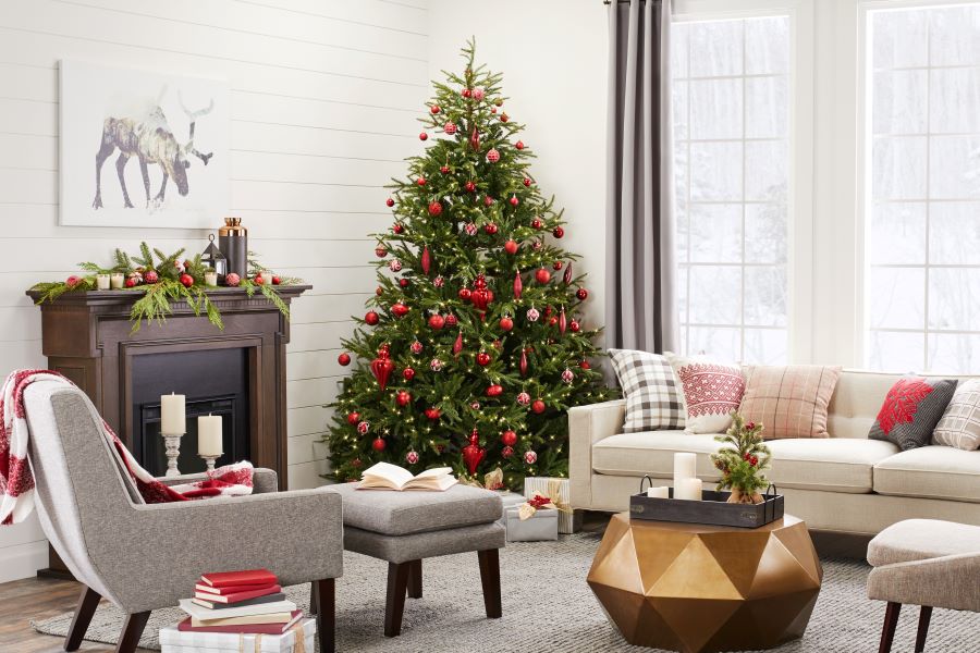 How to Decorate a Christmas Tree Like a Pro